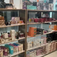 واگذاری مغازه یا فروش اجناس یکجا ارایشی|آرایشی، بهداشتی، درمانی|ماکو, |دیوار