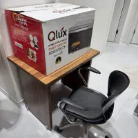 صندلی گردون و میز کامپیوتر