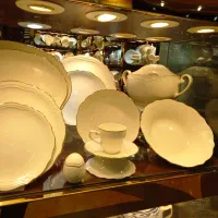 چینی طوس کرم رویال طرح دار|ظروف سرو و پذیرایی|تهران, شوش (باغ آذری)|دیوار