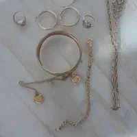 طلاها ۳۵ گرم هستن ۳۰۰ بتلای تابلو فروش