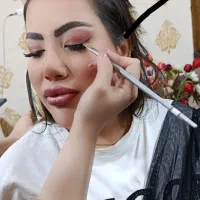 نیاز به مدل برای تمرین میکاپ دارم