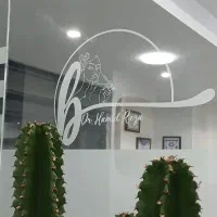 منشی در مطب زیبایی