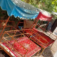 تخت آهنی سقف دار و بدون سقف