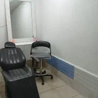 صندلی آرایشگاه  و اینه کنسول
