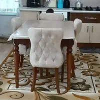 میز نهار خوری در حد نو تمیز خیلی