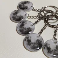 جاکلیدی/جاسویچی/ ماه