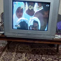 تلویزیون ال جی ۲۱ اینچ کنترل دارد دیجیتال ندارد.