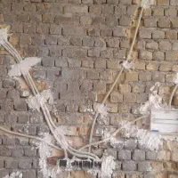 خدمات ساختمانی و برق کشی حمزئی