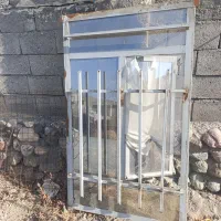 2عدد پنجره آهنی  باشیشه های سالم