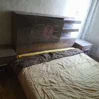 تخت خواب با تشک و پاتختی