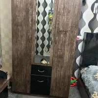 فروش  سرویس تخت خواب دونفره باکمدولوازم آرایشی