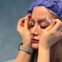 کاشت ابرو تخصصی و طبیعی  قیمت مناسب