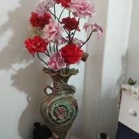 گلدون و گل مصنوعی