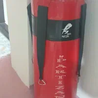 کیسه بوکس با دستکش