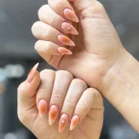 خدمات و آموزش تخصصی کاشت ناخن از مبتدی تا پیشرفته|خدمات آرایشگری و زیبایی|بندر انزلی, دهکده ساحلی|دیوار