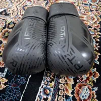 دستکش بوکس و یا کیک بوکس