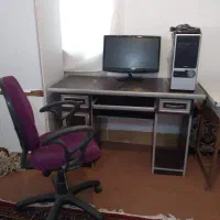 کامپیوتر رومیزی، مانیتور، کیس، کیبورد، میز وصندلی