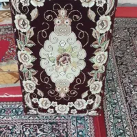 پشتی زرشکی درحد نو نو ۲ ماه کار کرده تازه