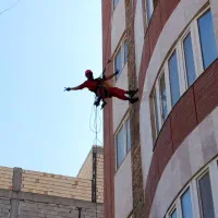 کار در ارتفاع(پیچ رولپلاک سنگ نما)