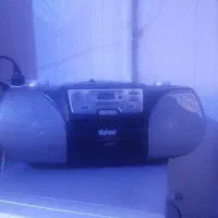 یک ضبط قابل حمل ویک تلویزیون ۲۱