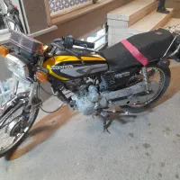 یک عددموتور سیکلت نیما ۱۲۵ سی دی ای