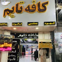 نیازمند خانم برای درست کردن صبحانه در کافه