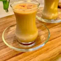 انواع نوشیدنی گرم خوشمزه درجه یک شیر پسته زعفرانی