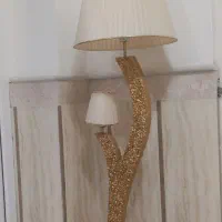 آباژور ایستاده