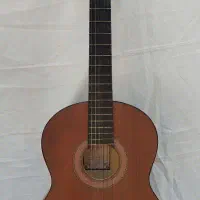 گیتار سالم و تمیز