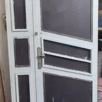 درب ورودی ساختمان و درب اتاق