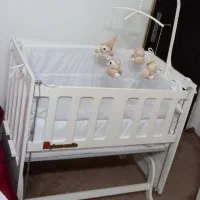 تخت کنار مادر کودک