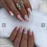 نیازمند مدل ناخن طبیعی