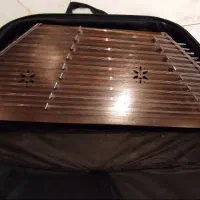 سنتور به همراه وسایلش