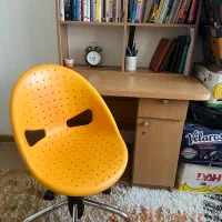 صندلی جکدار و میز مطالعه