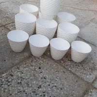 گلدان پلاستیکی محکم وسالم وتمیز در حد نو