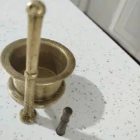 هاونگ قدیمی جنس برنج ه همراه گوشت‌کوب زعفرون ساب|کلکسیون اشیاء عتیقه|ری, دیلمان|دیوار