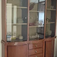 بوفه دو تیکه رایگان برای کسی که احتیاج داره