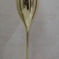 گلدان شیشه ای پایه بلند چند شاخه گل رز