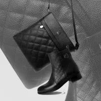 استخدام مونتاژ کار و تخته کار در کارگاه کیف چرم