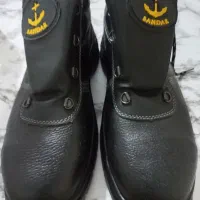 چند جفت کفش ایمنی