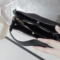 کیف چرم مصنوعی|کیف، کفش، کمربند|هشتگرد, هشتگرد قدیم|دیوار