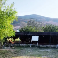 اقامتگاه-آبشار-اجاره-چادر-کنار-آبشار