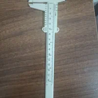 کولیس ورنیه‌ای پلاستیکی ۱۵ سانتی‌متری