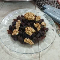 گردو وکشمش پاک شده