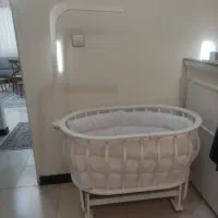 تخت کنار مادر