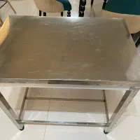 یک عدد میز  استیل کار