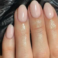 ترمیم‌و‌کاشت و لمینت ناخن