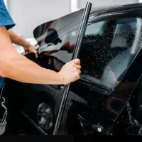 نیازمند یک فرد ماهر برای تزئینات خودرو