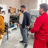 استخدام نیروی فنی