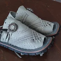 کفش «چَوَت» دست دوز